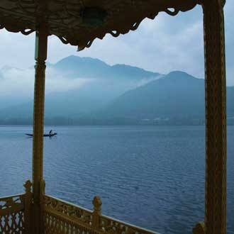 Lotus Retreat Houseboat, Srinagar 4